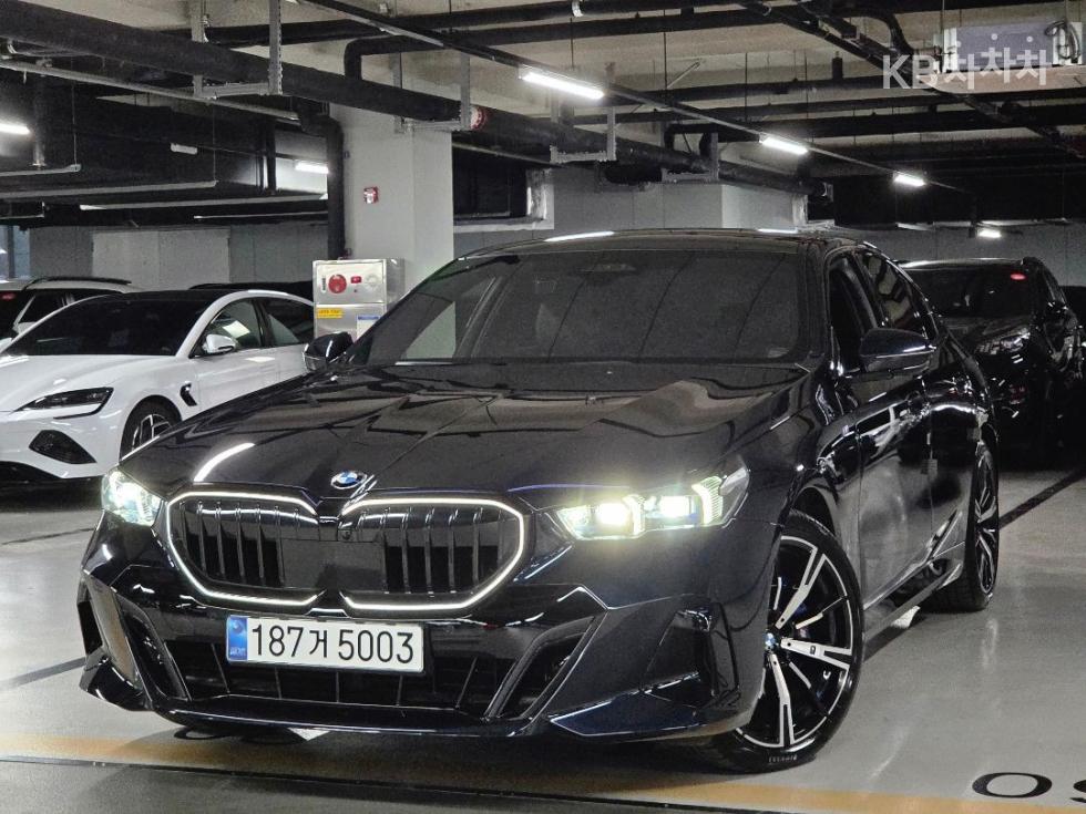 BMW 5 Series M Sport Pro SE — фото 1