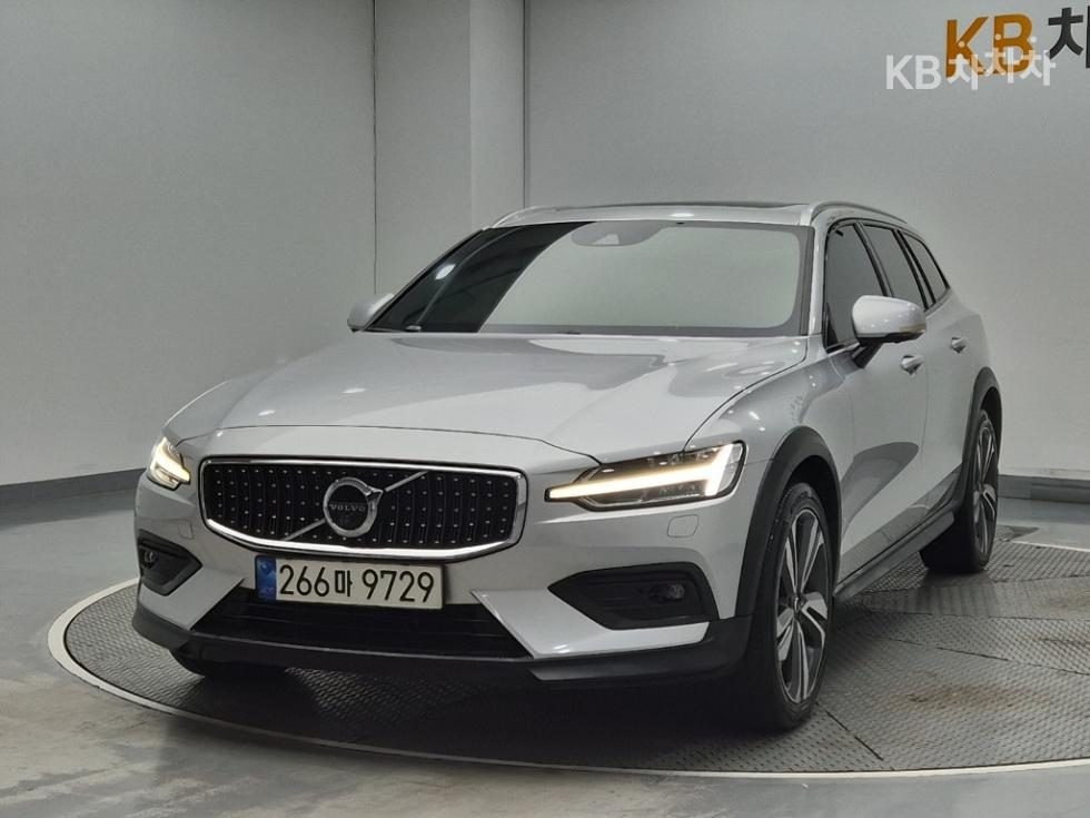 Volvo V60 Pro — фото 1