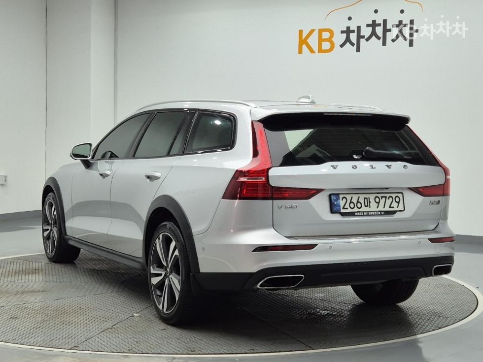 Volvo V60 Pro — фото 2
