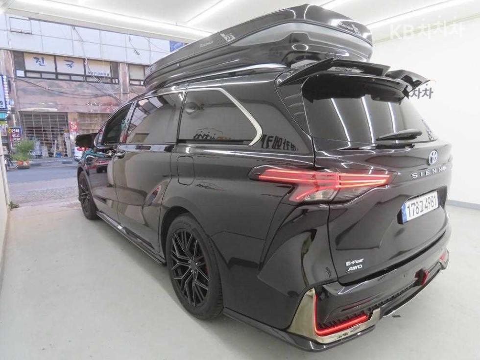 Toyota Sienna — фото 3